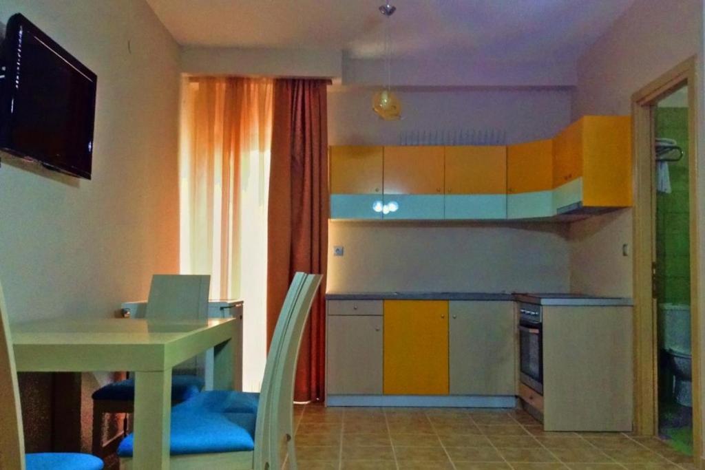 Maranton Beach Hotel Kinira Esterno foto