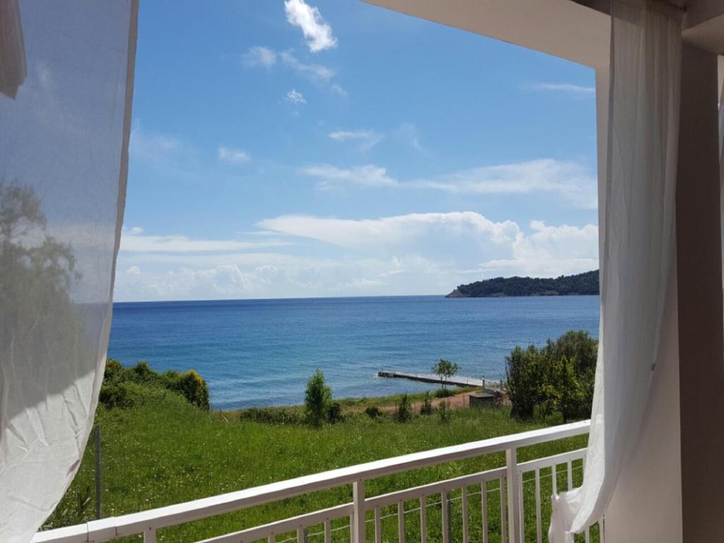 Maranton Beach Hotel Kinira Esterno foto
