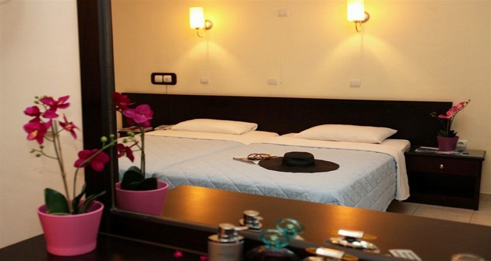 Maranton Beach Hotel Kinira Esterno foto