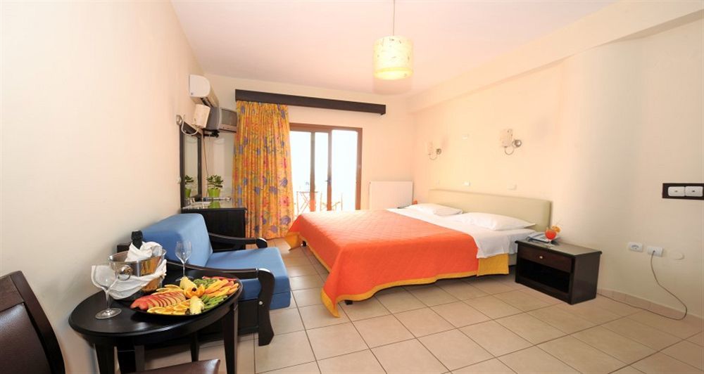 Maranton Beach Hotel Kinira Esterno foto